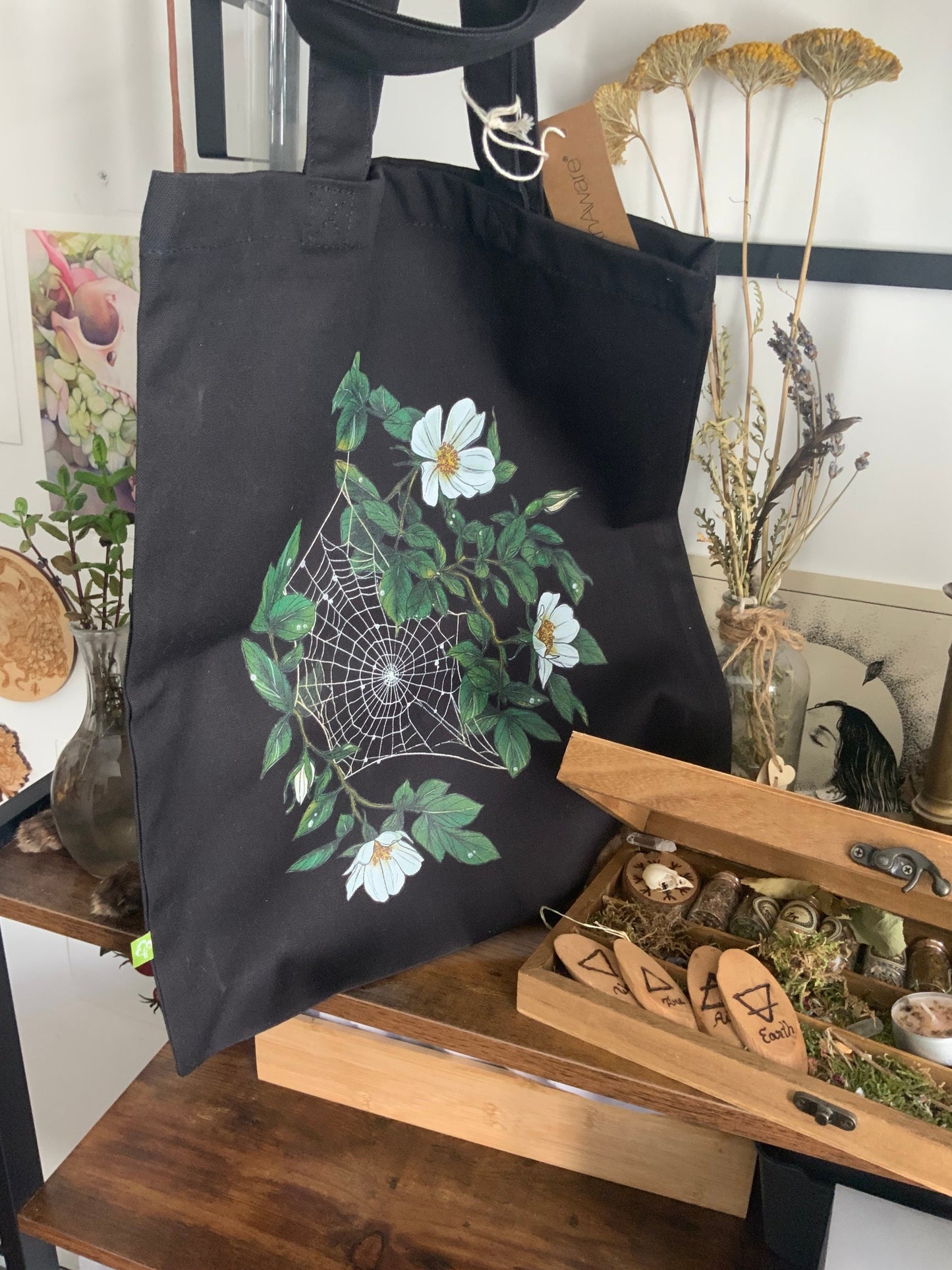 Wild roses & spider web witch tote bag coton bio black or white