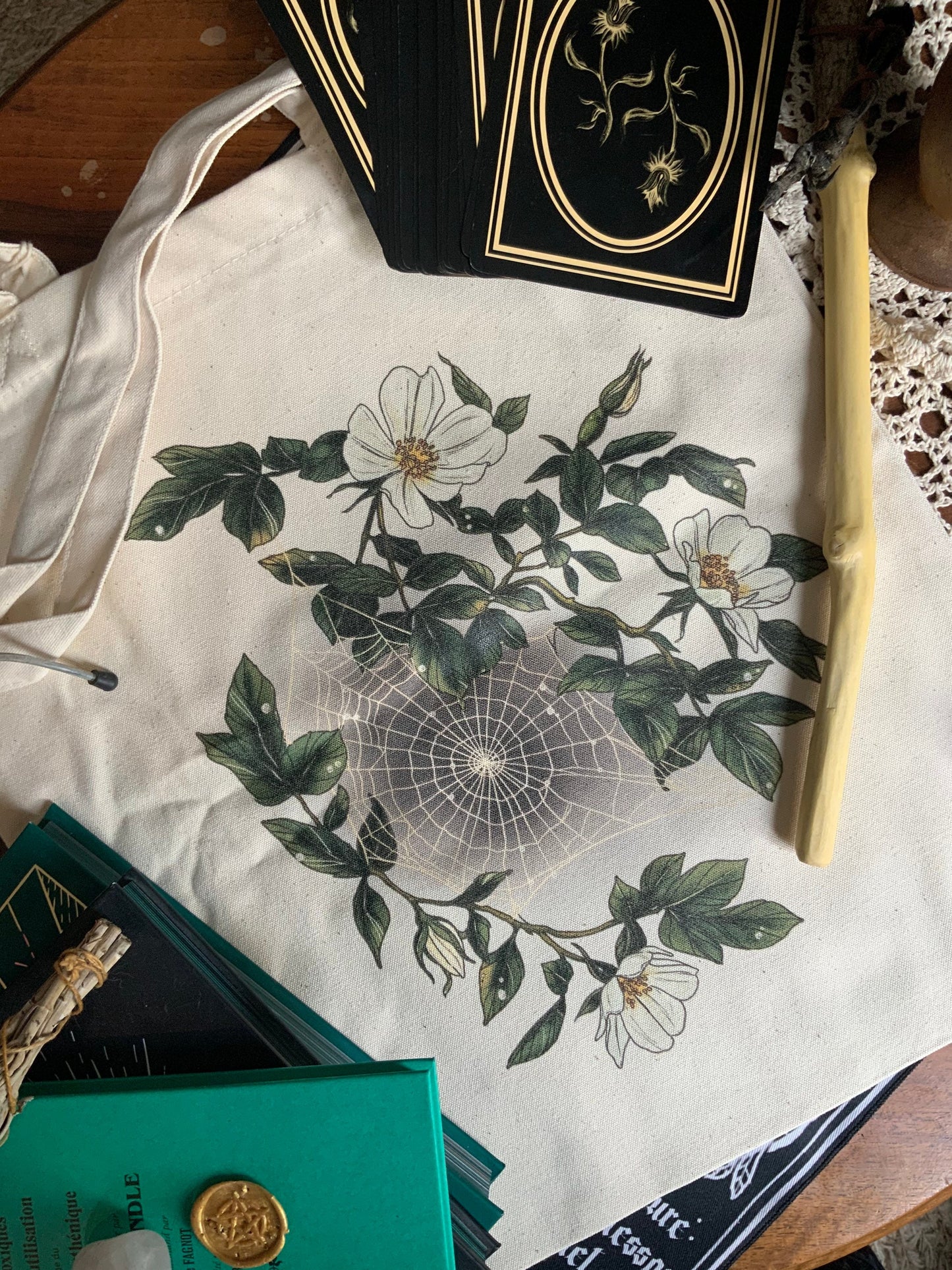 Wild roses & spider web witch tote bag coton bio black or white