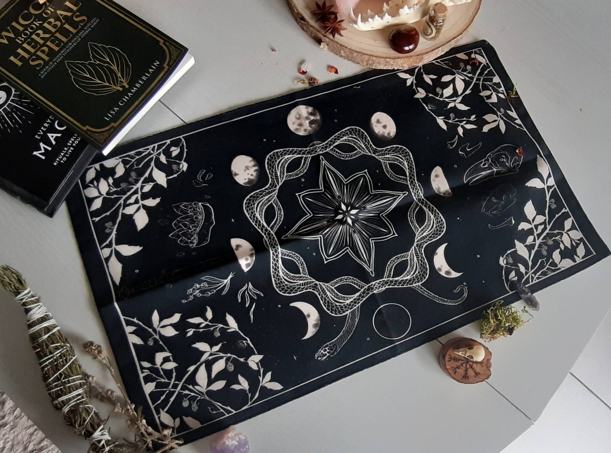 Witch essential altar cloth